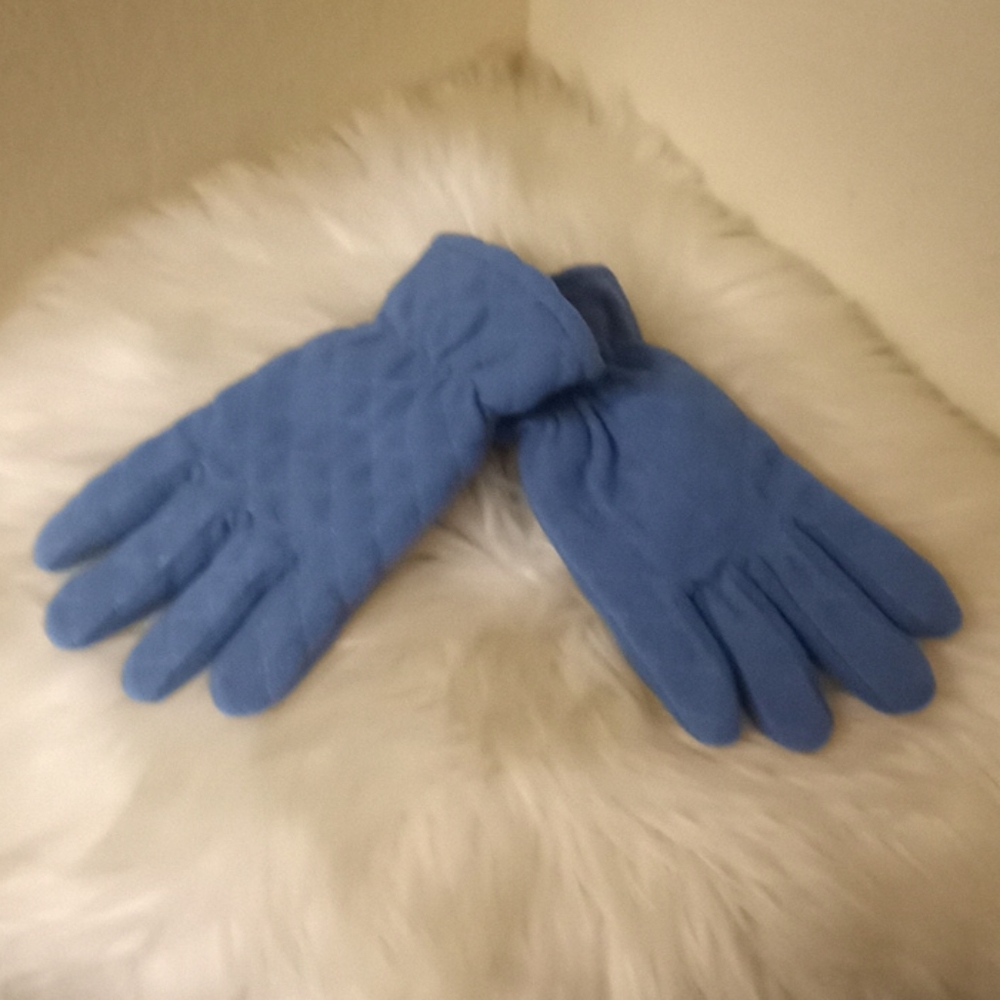 Periwinkle Blue Quilted Fleece Gloves - Picture 9 of 16